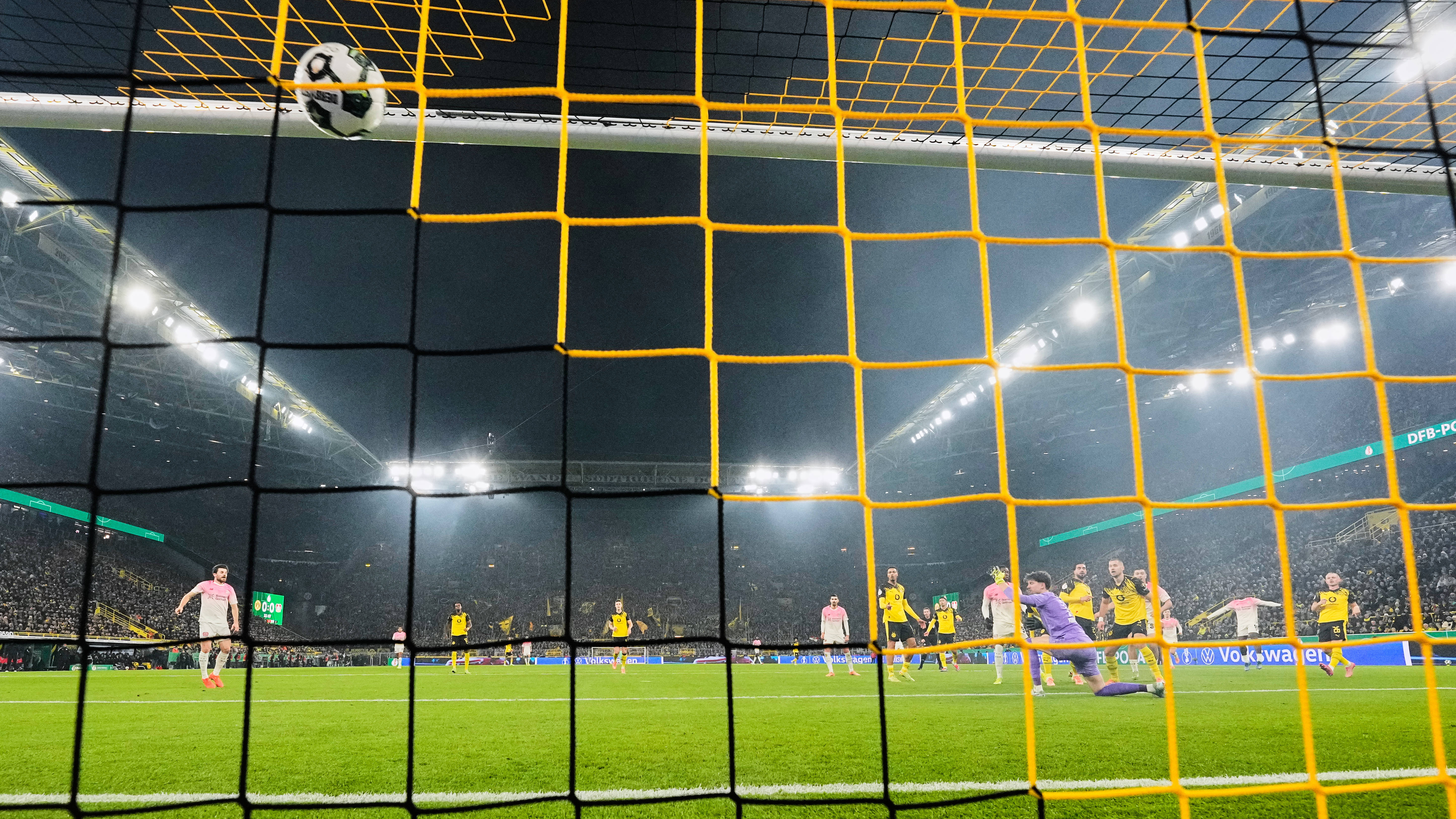 哈登在皇家马德里比赛中问鼎冠军萨拉赫在德国队比赛中晋级之后，勒沃库森再遭质疑备战欧超杯的简单介绍yy易游平台官网